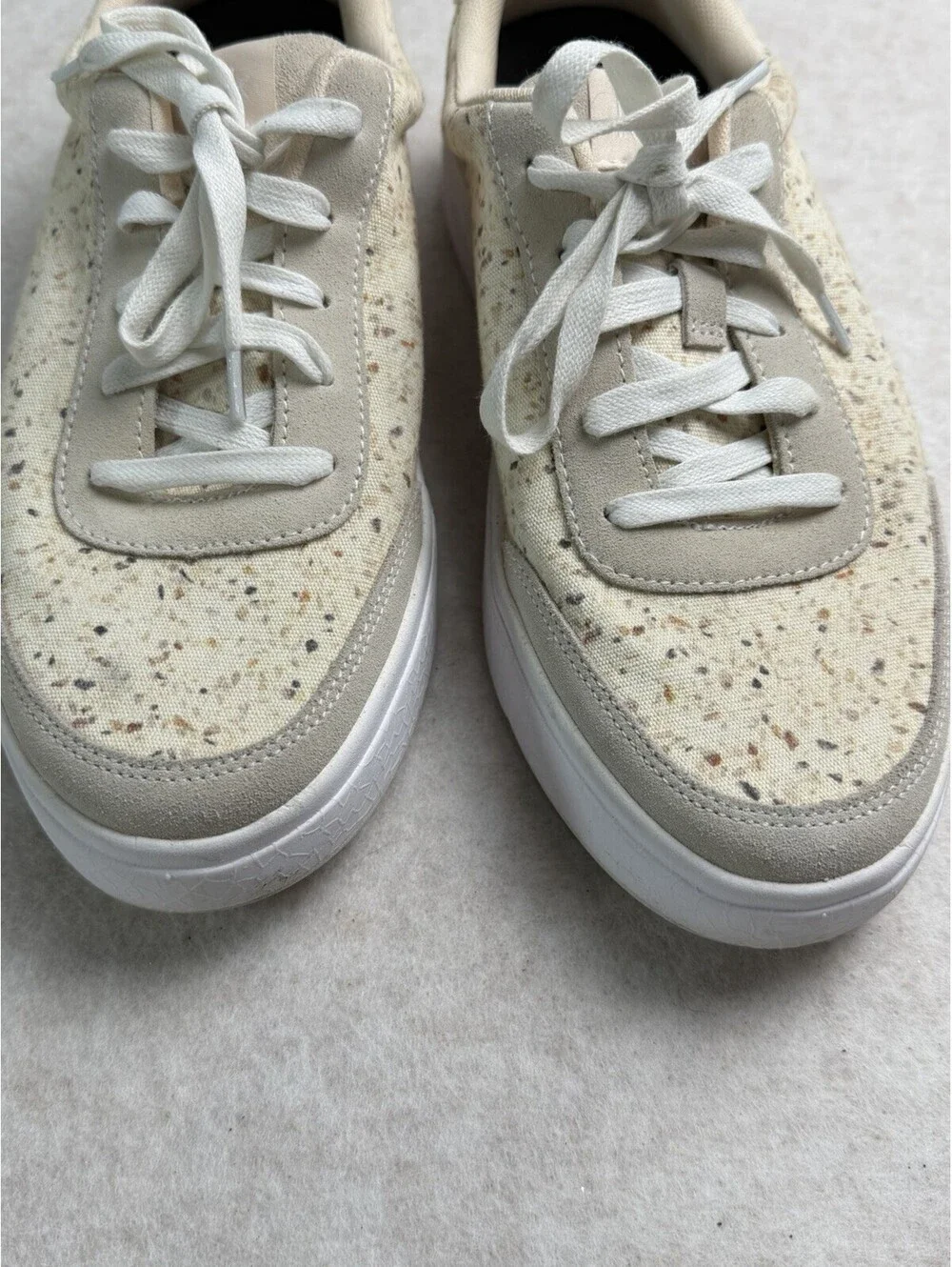Kizik Prague Sneaker Cream Handsfree Sneakers Men's 7.5/Women's 9